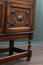 Load image into Gallery viewer, English Oak Bookcase c.1900