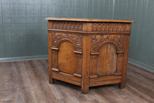 Load image into Gallery viewer, English Solid Oak Bedding Box