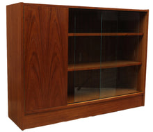 Load image into Gallery viewer, English Midcentury Bookcase c.1960