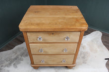 Load image into Gallery viewer, English Pine Chest of Drawers c.1900