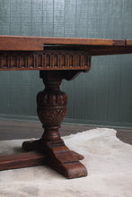 Load image into Gallery viewer, English Oak Drawleaf Table c.1900