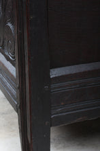 Load image into Gallery viewer, English Handcarved Oak Bedding Box c.1820