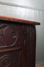 Load image into Gallery viewer, English Handcarved Oak Bedding Box c.1820