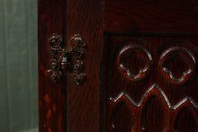 Load image into Gallery viewer, Petite Oak English Cabinet