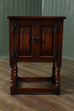 Load image into Gallery viewer, Petite English Oak Cupboard