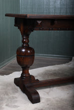 Load image into Gallery viewer, English Oak Table c.1920