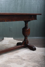 Load image into Gallery viewer, English Oak Table c.1920