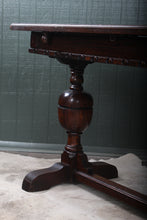 Load image into Gallery viewer, English Oak Table c.1920