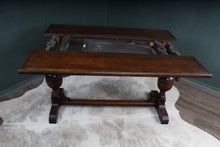 Load image into Gallery viewer, English Oak Table c.1920