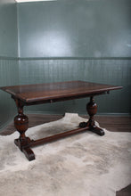 Load image into Gallery viewer, English Oak Table c.1920