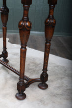 Load image into Gallery viewer, English Oak Occasional Table c.1900