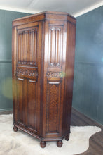 Load image into Gallery viewer, English Oak Hallrobe c.1900