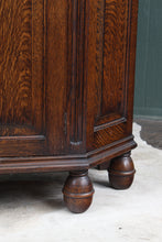 Load image into Gallery viewer, English Oak Hallrobe c.1900
