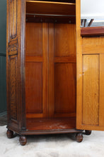 Load image into Gallery viewer, English Oak Hallrobe c.1900
