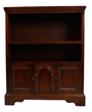 Load image into Gallery viewer, Petite English Oak Bookcase
