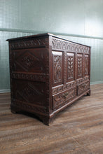 Load image into Gallery viewer, Early Georgian English Oak Mule Chest c.1750