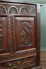 Load image into Gallery viewer, Early Georgian English Oak Mule Chest c.1750