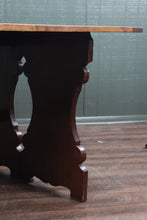 Load image into Gallery viewer, English Elm Expanding Table c.1900
