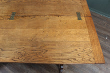Load image into Gallery viewer, English Elm Expanding Table c.1900
