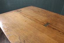 Load image into Gallery viewer, English Elm Expanding Table c.1900