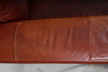 Load image into Gallery viewer, English Leather Chair