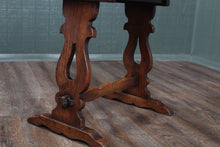 Load image into Gallery viewer, English Oak Dropleaf Coffee Table