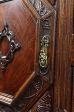Load image into Gallery viewer, English Oak Sideboard c.1900