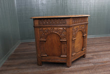 Load image into Gallery viewer, English Solid Oak Bedding Box