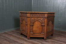 Load image into Gallery viewer, English Solid Oak Bedding Box