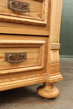 Load image into Gallery viewer, English Victorian Pine Chest c.1880