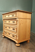 Load image into Gallery viewer, English Victorian Pine Chest c.1880