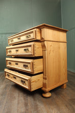 Load image into Gallery viewer, English Victorian Pine Chest c.1880